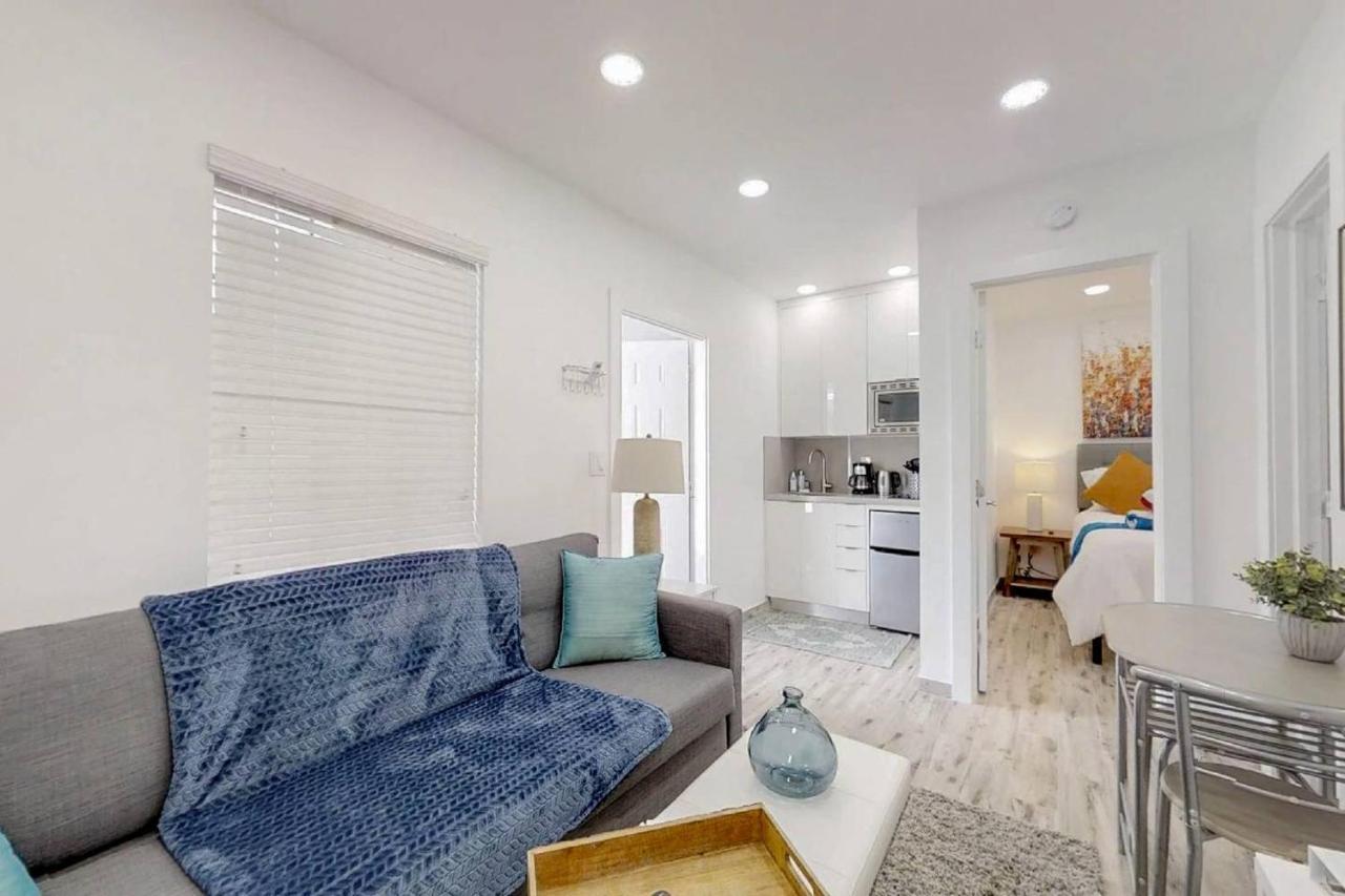 Chick & Fashionable 1 Bedroom Unit # 4 Apartment Dania Beach
