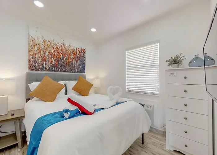 Chick & Fashionable 1 Bedroom Apt Beach Unit # 4